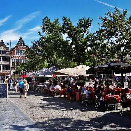 18de-eeuwse Woning In Het Hartje * Gent
